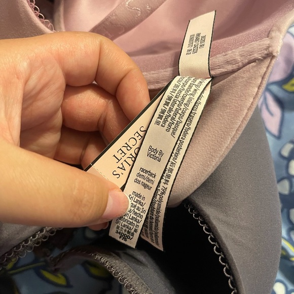 Victoria Secret Demi Bra - Picture 5 of 6